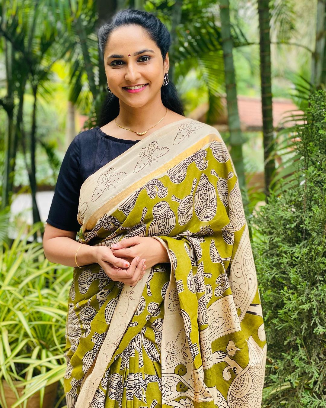 Telugu Tv Anchor Kasi Annapurna Stills in Green Saree